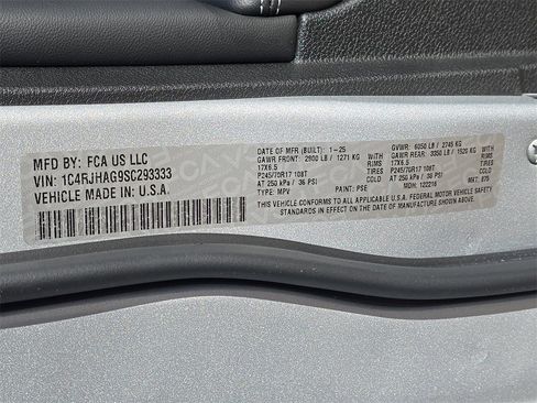 Used 2025 Jeep Grand Cherokee Laredo w/ Luxury Tech Group I image 34