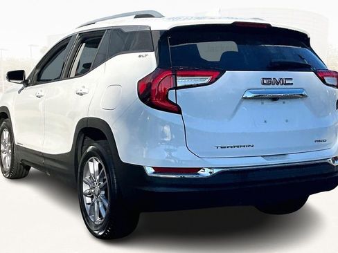 Used 2024 GMC Terrain SLT image 4