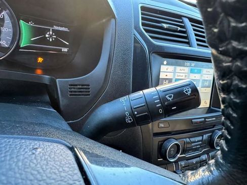 Used 2018 Ford Explorer XLT w/ Equipment Group 202A image 18