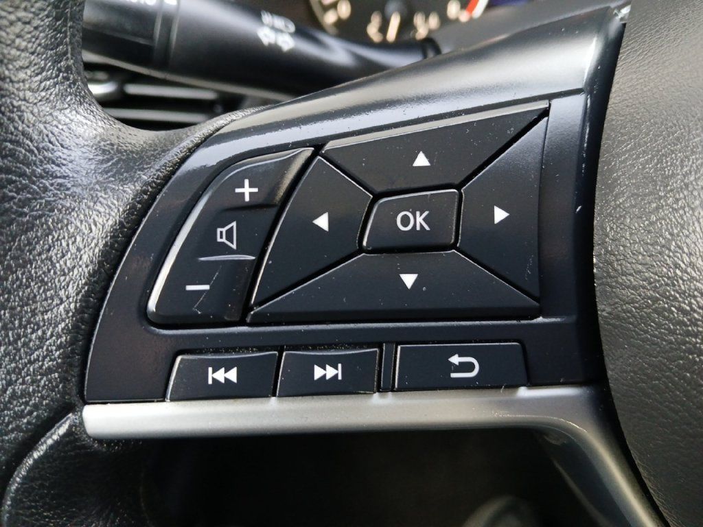 Used 2025 Nissan Altima 2.5 SV FWD image 11