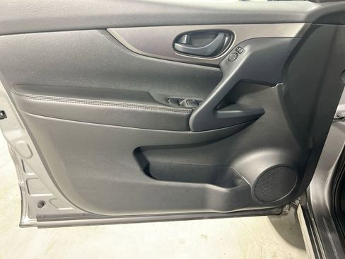 Used 2021 Nissan Rogue Sport S image 18