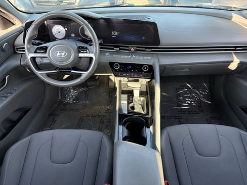 Used 2025 Hyundai Elantra SEL FWD image 15