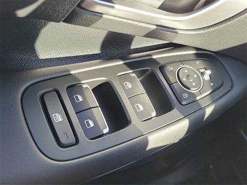 Used 2025 Hyundai Sonata SE image 15