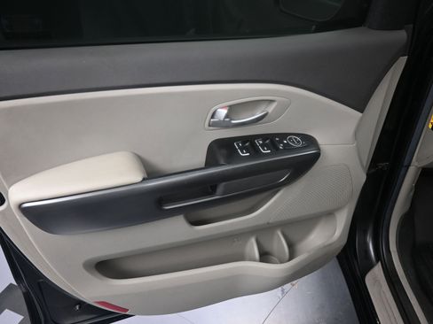 Used 2015 Kia Sedona L image 13