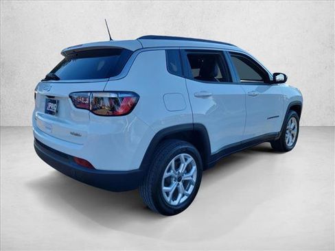 Used 2025 Jeep Compass Latitude image 5