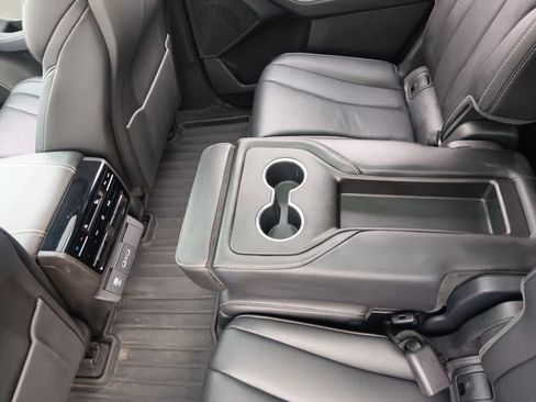 Used 2023 Acura MDX SH-AWD w/ Technology Package image 18