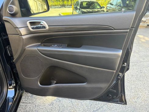 Used 2021 Jeep Grand Cherokee Laredo X image 26