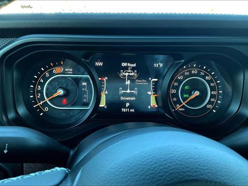 Used 2025 Jeep Wrangler Unlimited Rubicon AWD/4WD image 13