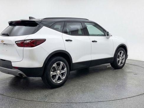 Used 2025 Chevrolet Blazer LT image 9