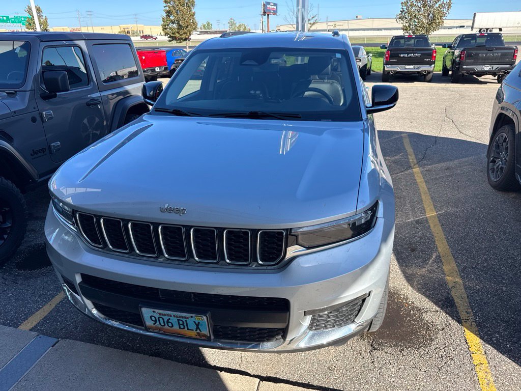 Used 2023 Jeep Grand Cherokee L Limited AWD/4WD image 8