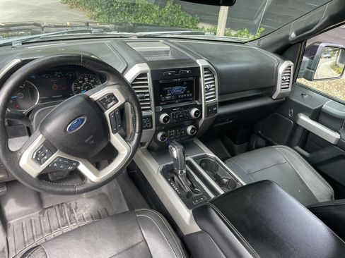 Used 2015 Ford F150 Lariat w/ Equipment Group 502A Luxury AWD/4WD image 4