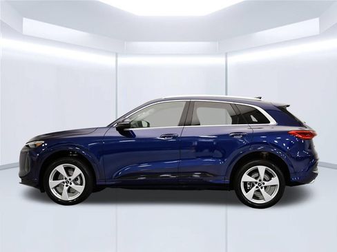 Used 2025 Audi Q5 Premium Plus w/ Premium Plus AWD/4WD image 2