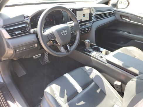 Used 2025 Toyota Camry SE image 15