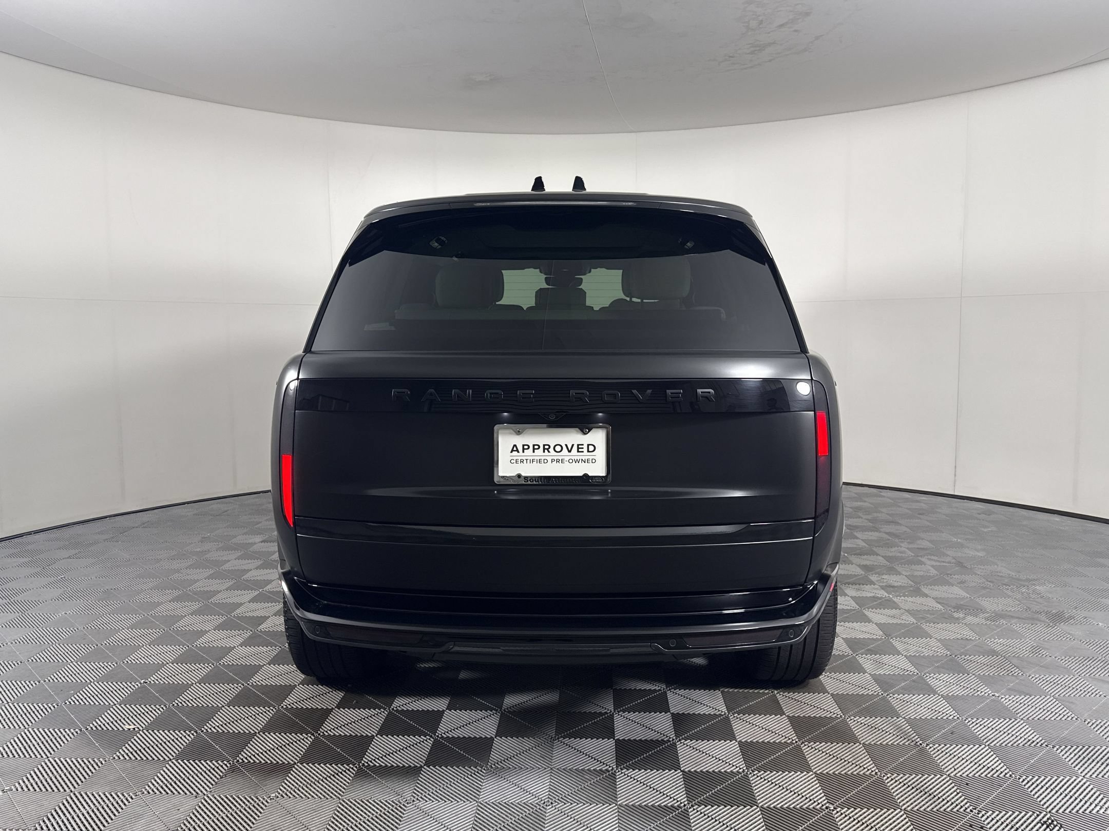 Used 2025 Land Rover Range Rover SE AWD/4WD image 10