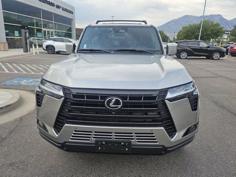 Used 2026 Lexus GX 550 w/ Accessory Package (2T) AWD/4WD image 2