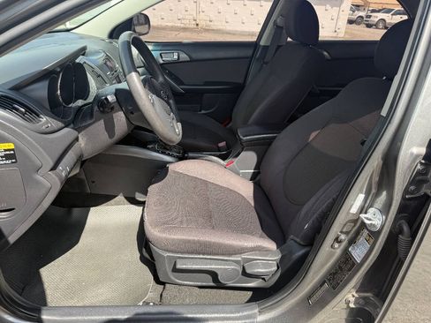 Used 2013 Kia Forte EX w/ Fuel Economy Pkg FWD image 2