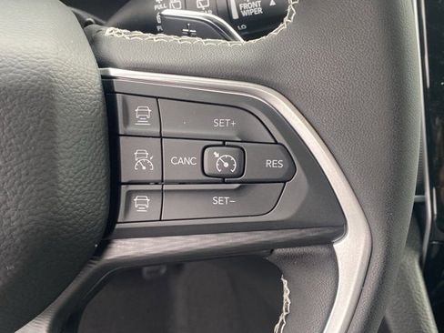 New 2025 Jeep Grand Cherokee L Laredo image 18