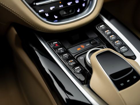 Used 2021 Aston Martin DBX AWD/4WD image 51