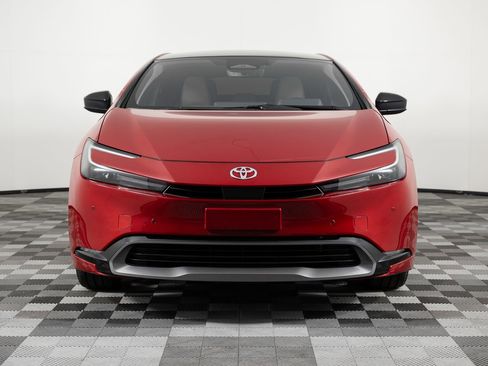 Used 2025 Toyota Prius XLE image 11