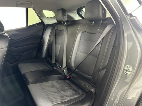 Used 2025 Chevrolet Trax LT w/ LT Convenience Package image 22