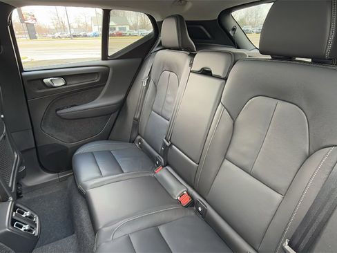 Certified 2025 Volvo XC40 B5 Plus image 26