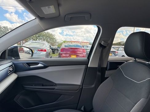 Used 2024 Volkswagen Taos SE image 23