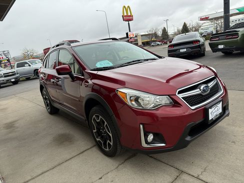 Used 2017 Subaru Crosstrek 2.0i Premium w/ Moonroof Package image 4