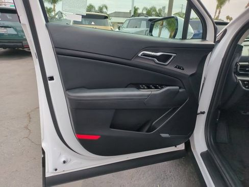 Certified 2025 Kia Sportage SX AWD/4WD image 12