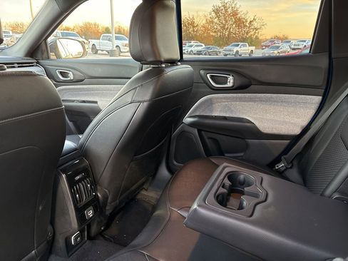 Used 2025 Jeep Compass Latitude image 21