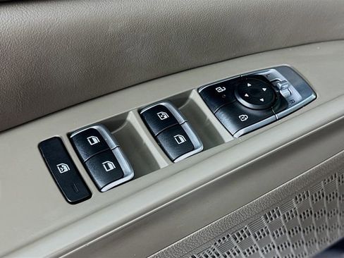 Used 2025 Kia Carnival image 18