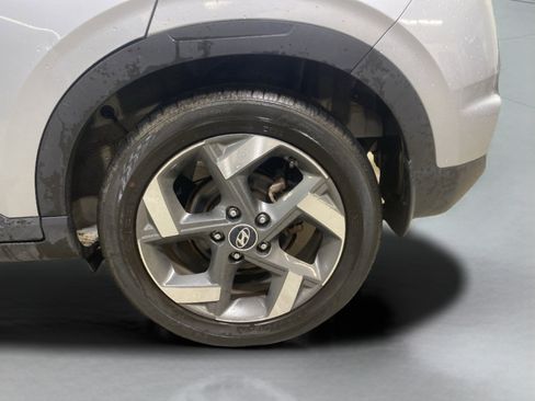 Used 2023 Hyundai Venue SEL image 9