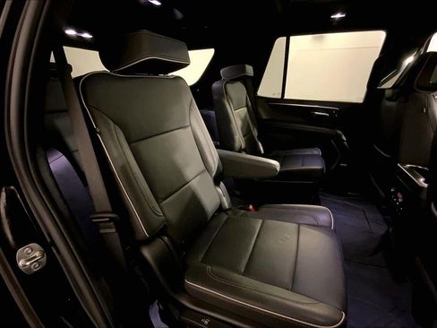 Used 2025 Chevrolet Tahoe Premier AWD/4WD image 23