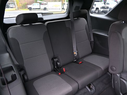 Used 2023 Chevrolet Traverse LT image 12