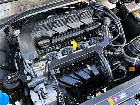 Certified 2025 Hyundai Venue SEL FWD image 33