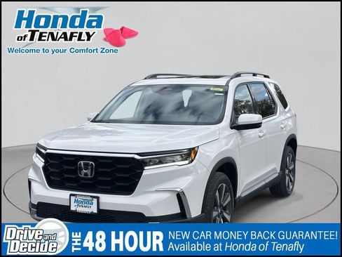 New 2025 Honda Pilot Touring image 2