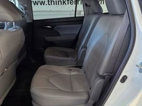 Used 2022 Toyota Highlander XLE image 26