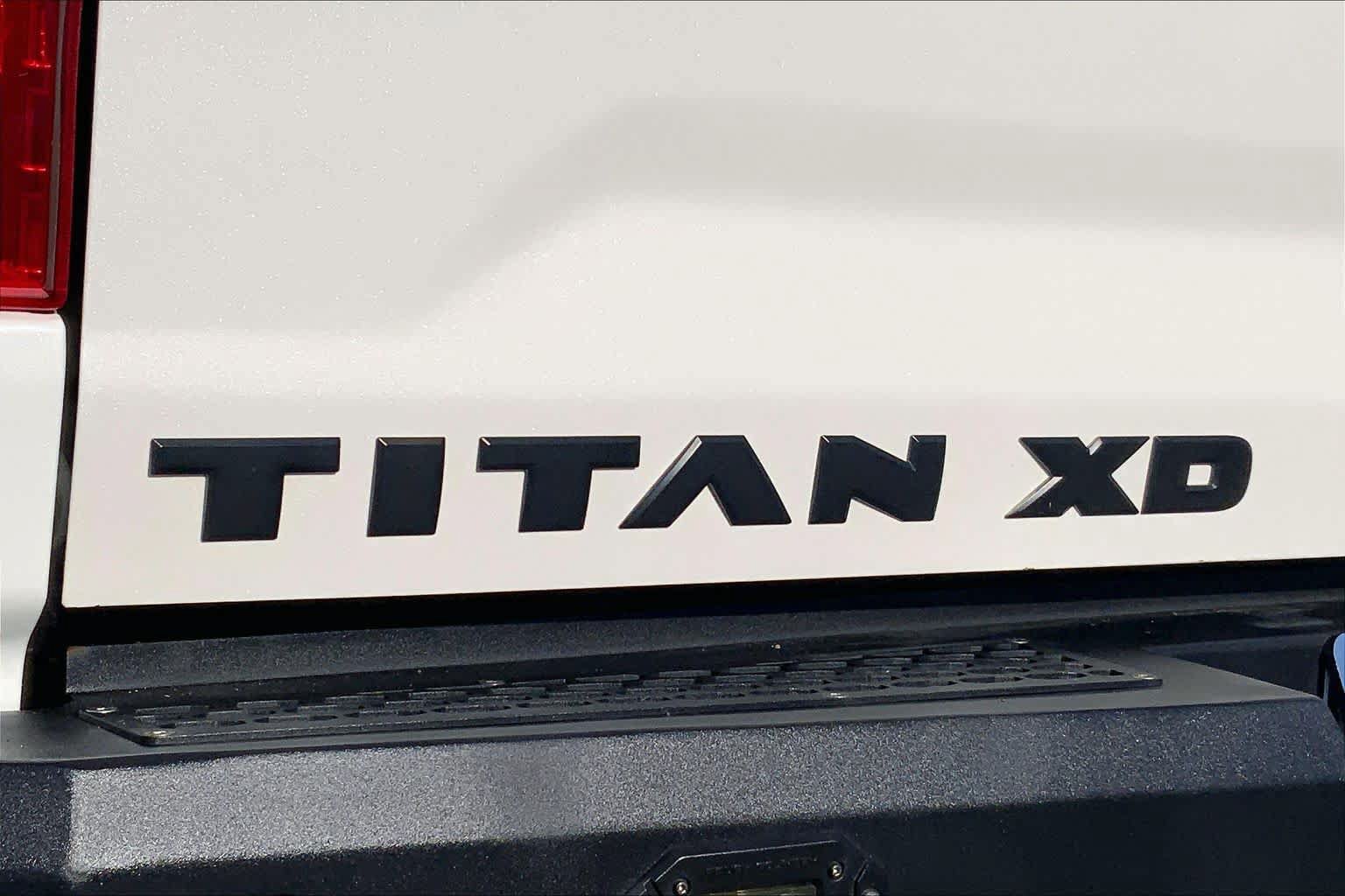 Used 2018 Nissan Titan SL w/ Midnight Edition AWD/4WD image 31