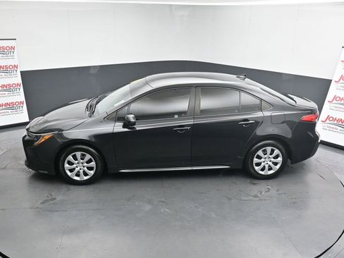 Used 2021 Toyota Corolla LE image 30