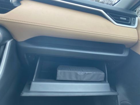 Used 2023 Toyota RAV4 XLE Premium image 22