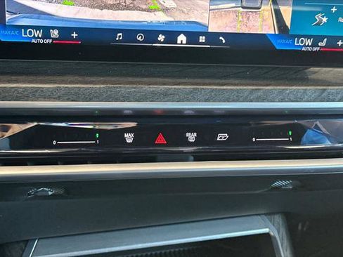 Used 2024 BMW i7 M70 image 19