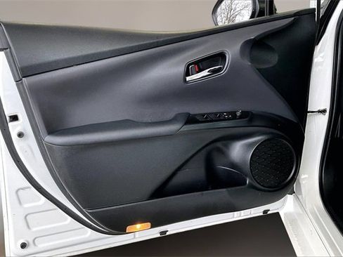 Used 2021 Toyota Prius LE image 17