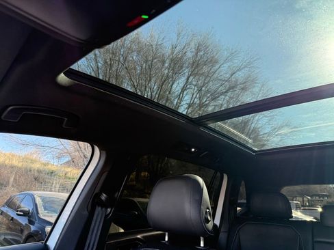 Used 2022 Volkswagen Tiguan SE R-Line image 22