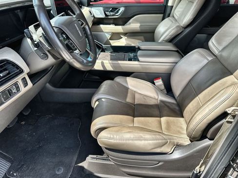 Used 2022 Lincoln Navigator Reserve image 11