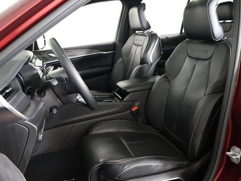 Used 2023 Jeep Grand Cherokee Overland w/ Adv Protech Group III image 36