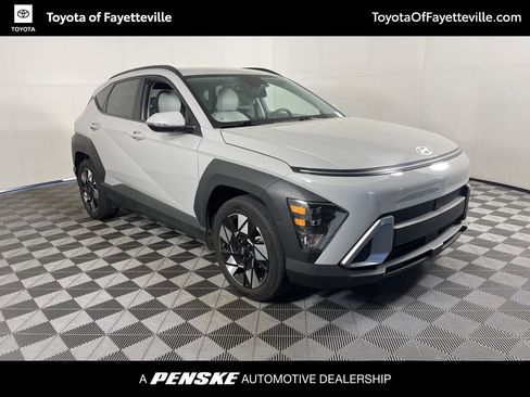 Used 2024 Hyundai Kona SEL w/ Convenience Package image 4