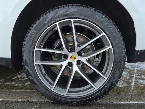 Certified 2026 Porsche Macan image 24