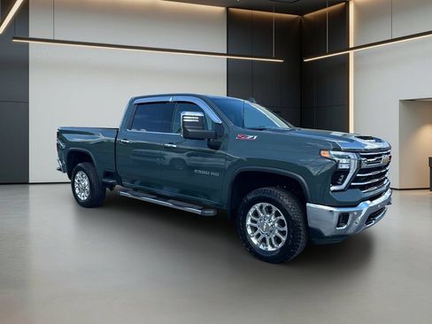 Used 2025 Chevrolet Silverado 2500 LTZ w/ LTZ Premium Package AWD/4WD image 8