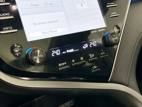 Used 2018 Toyota Camry L image 15