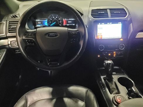Used 2018 Ford Explorer XLT w/ Equipment Group 202A AWD/4WD image 22
