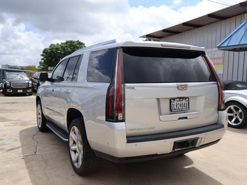 Used 2017 Cadillac Escalade Luxury RWD image 6